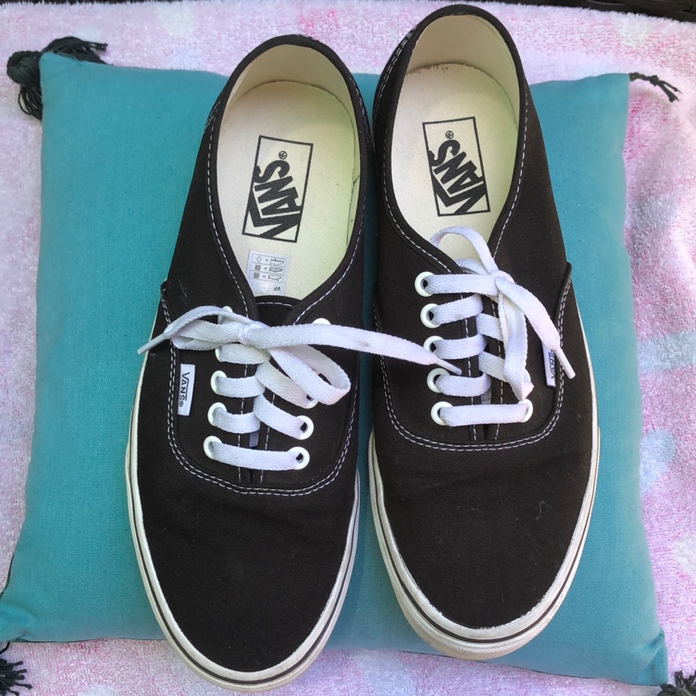 Vans Authentic man black shoe.